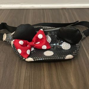 Loungefly Disney Parks sequin Minnie Mouse Fanny pack